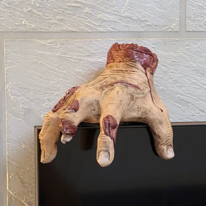 🖐️ Realistic Scary Hand Props - Flexible & Creepy for Halloween/Cosplay, Perfect for Decoration or Pranks 🎃📦