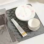 💥No-Spill Silicone Worktop Saver – Heat-Resistant & Non-Slip Mat for Drip-Free Drying💥