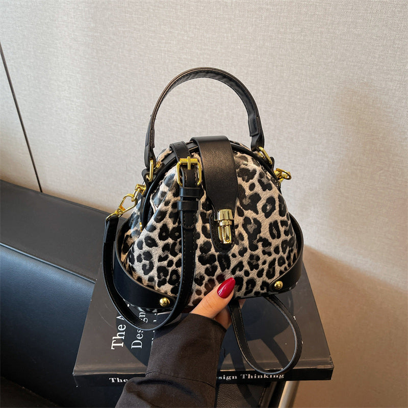 👜  Color-Blocked Bag – Stylish, Metal Hardware, Multi-Way 🧳